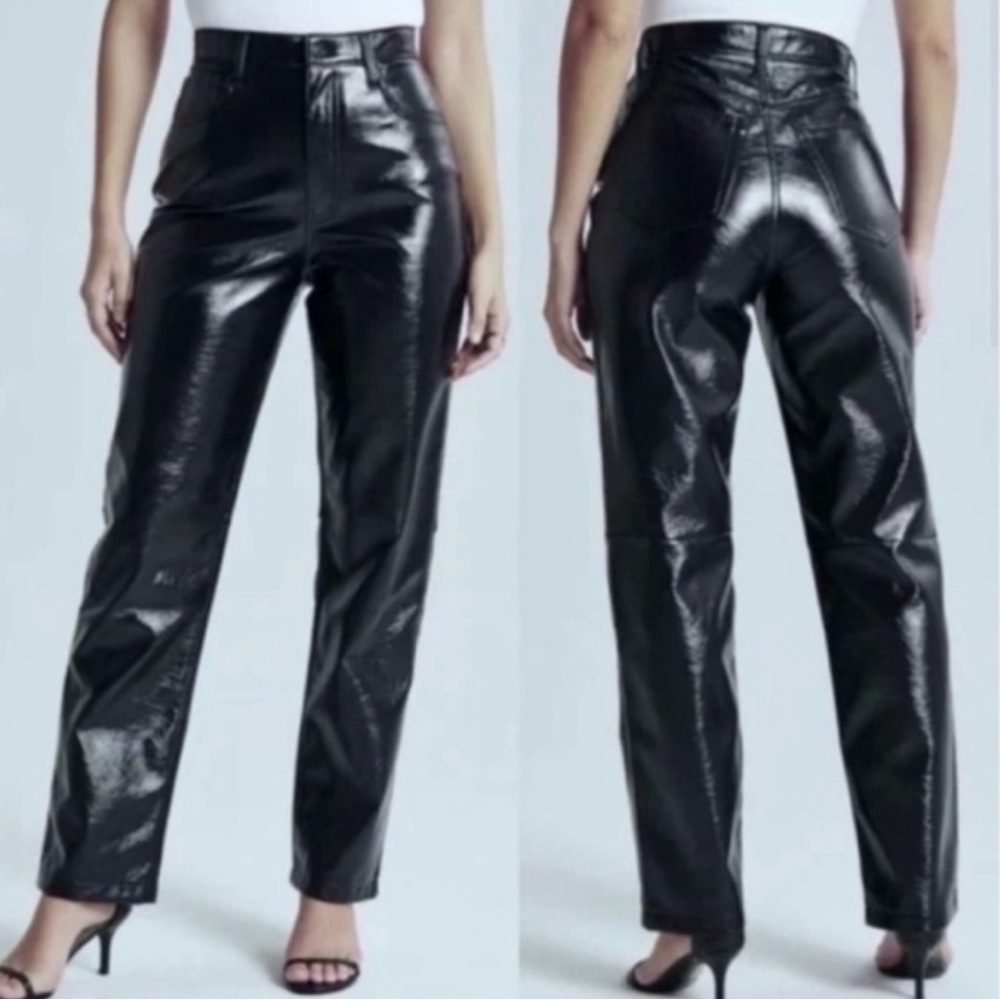 Abercrombie & Fitch 90s
Straight Ultra High Rise
Navy Vegan Leather Pants